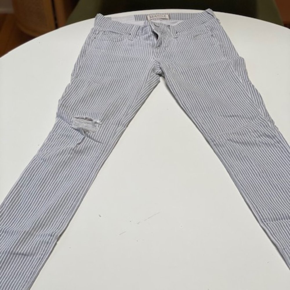 Elizabeth and James Textile Striped Jeans Like New Size 24